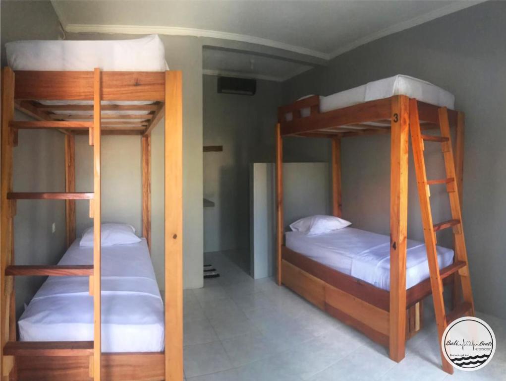 Номер (Кровать в общем номере для женщин с 4 кроватями) гостевого дома Bali Beats Guesthouse Uluwatu, Улувату