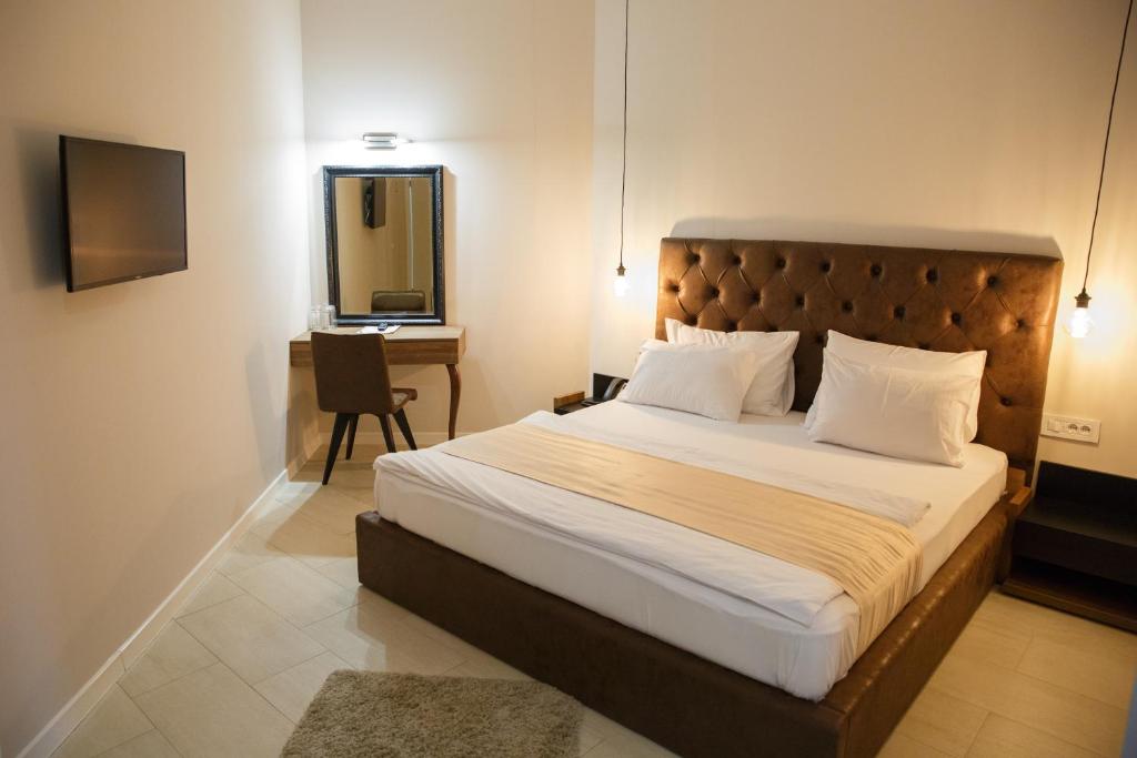 Двухместный (Улучшенный двухместный номер с 1 кроватью) отеля Hotel Crystal Light, Ниш