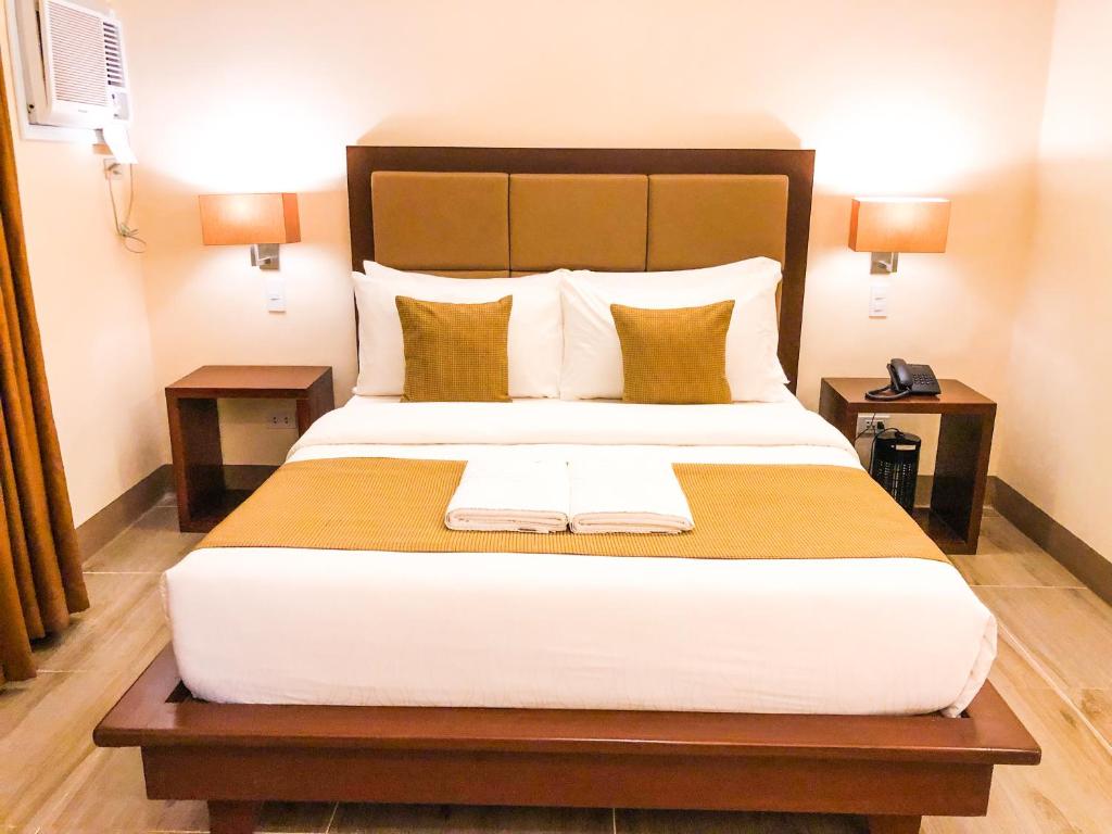 Двухместный (Улучшенный номер с кроватью размера «queen-size») отеля The Piccolo Hotel of Boracay, Боракай