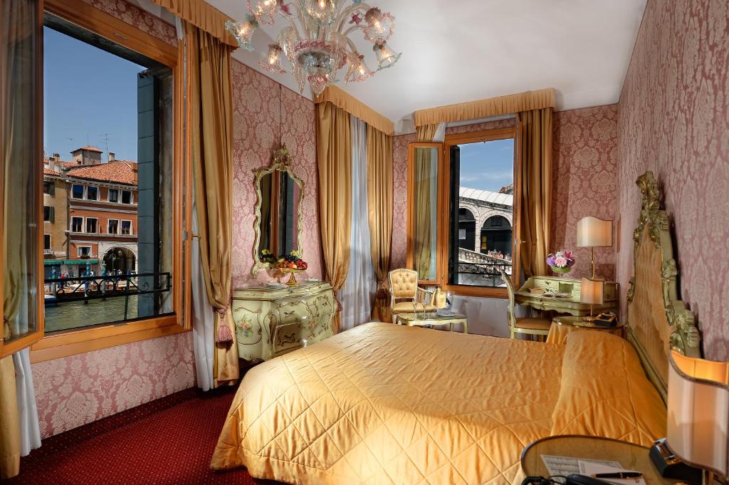 Сьюит (Полулюкс с видом на Гранд-канал - Для некурящих) отеля Hotel Rialto, Венеция