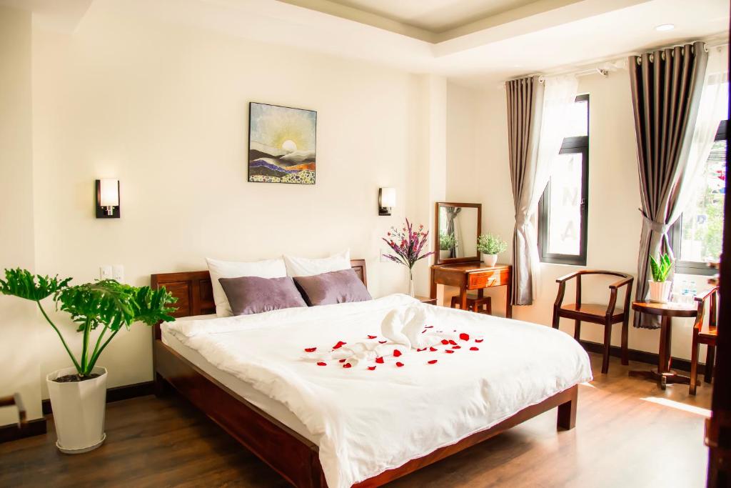 Двухместный (Номер Делюкс с кроватью размера «king-size») отеля Le Grey Dalat Hotel, Далат