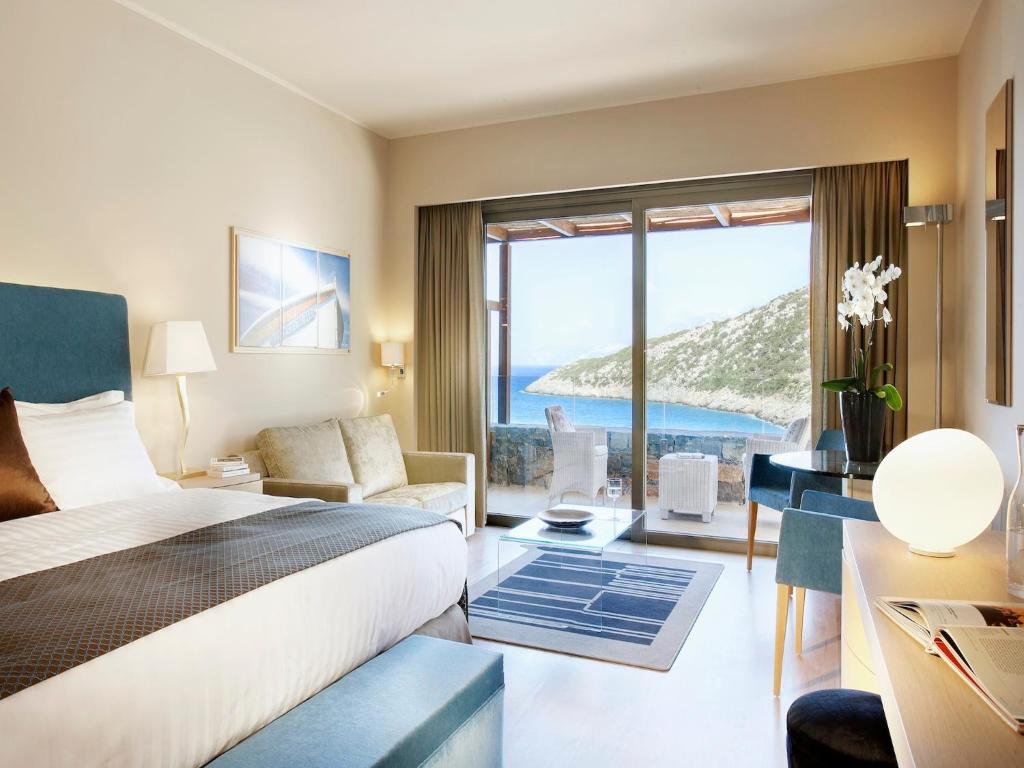 Трехместный (Номер Делюкс с видом на море) курортного отеля Daios Cove Luxury Resort & Villas, Айос-Николаос (Крит), Крит
