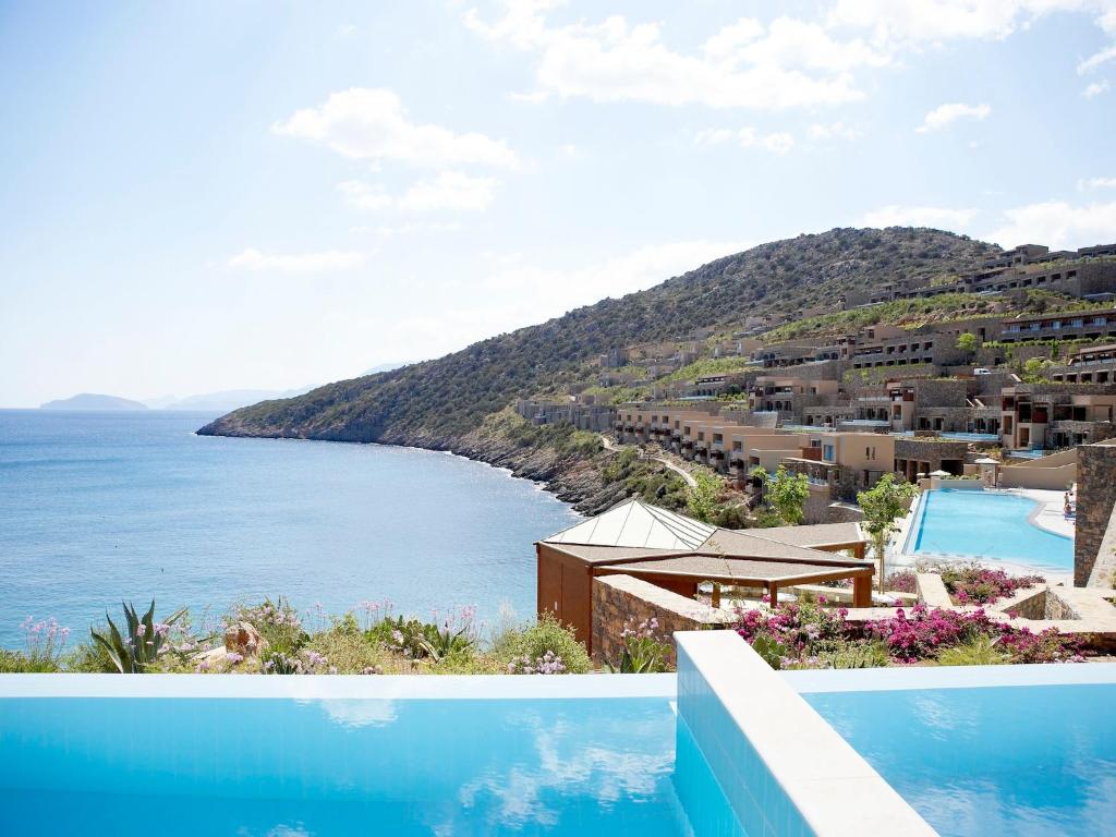 Трехместный (Номер Делюкс с видом на море и собственным бассейном) курортного отеля Daios Cove Luxury Resort & Villas, Айос-Николаос (Крит), Крит