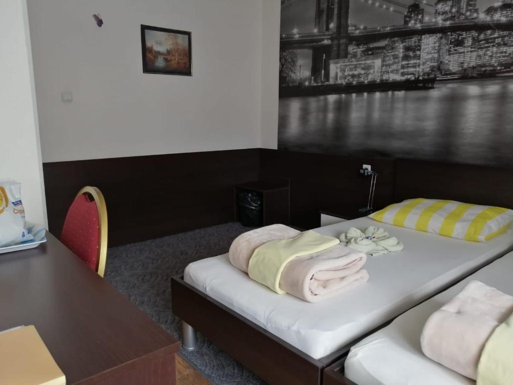 Двухместный (Двухместный номер с 2 отдельными кроватями и собственной ванной комнатой) гостевого дома Rooms DU-NA, Загреб