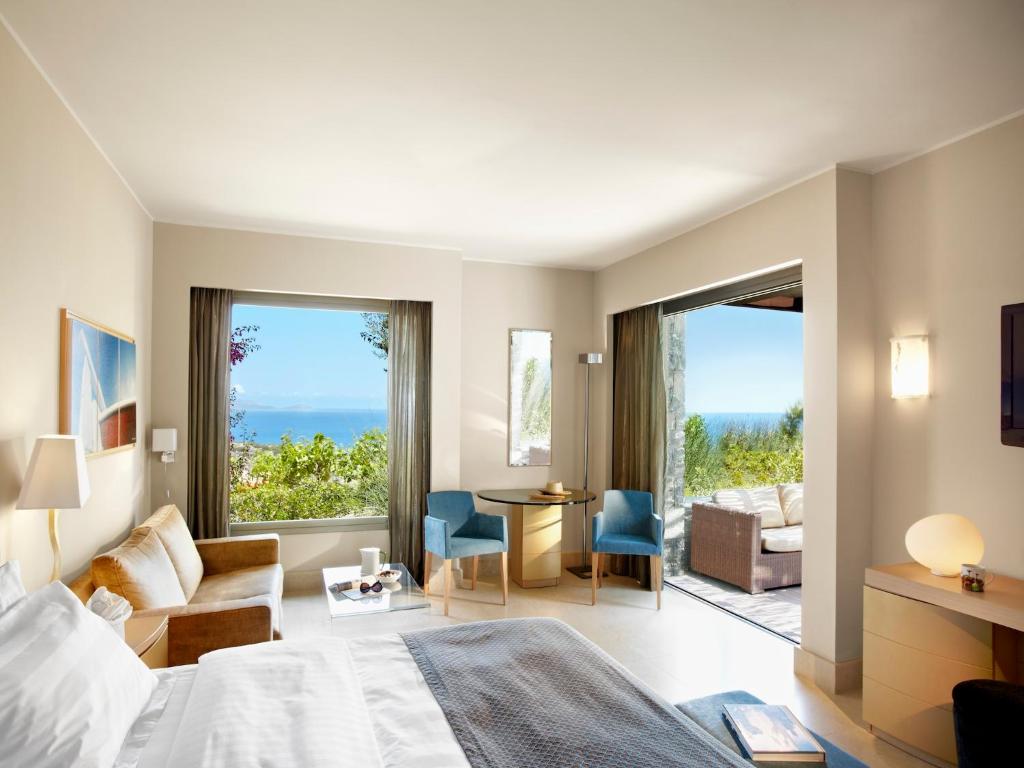 Сьюит (Полулюкс с собственным бассейном) курортного отеля Daios Cove Luxury Resort & Villas, Айос-Николаос (Крит), Крит