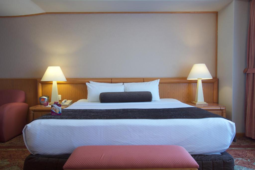 Двухместный (Номер с кроватью размера «queen-size») отеля Crowne Plaza Hotel Mexico City North-Tlalnepantla, Мехико