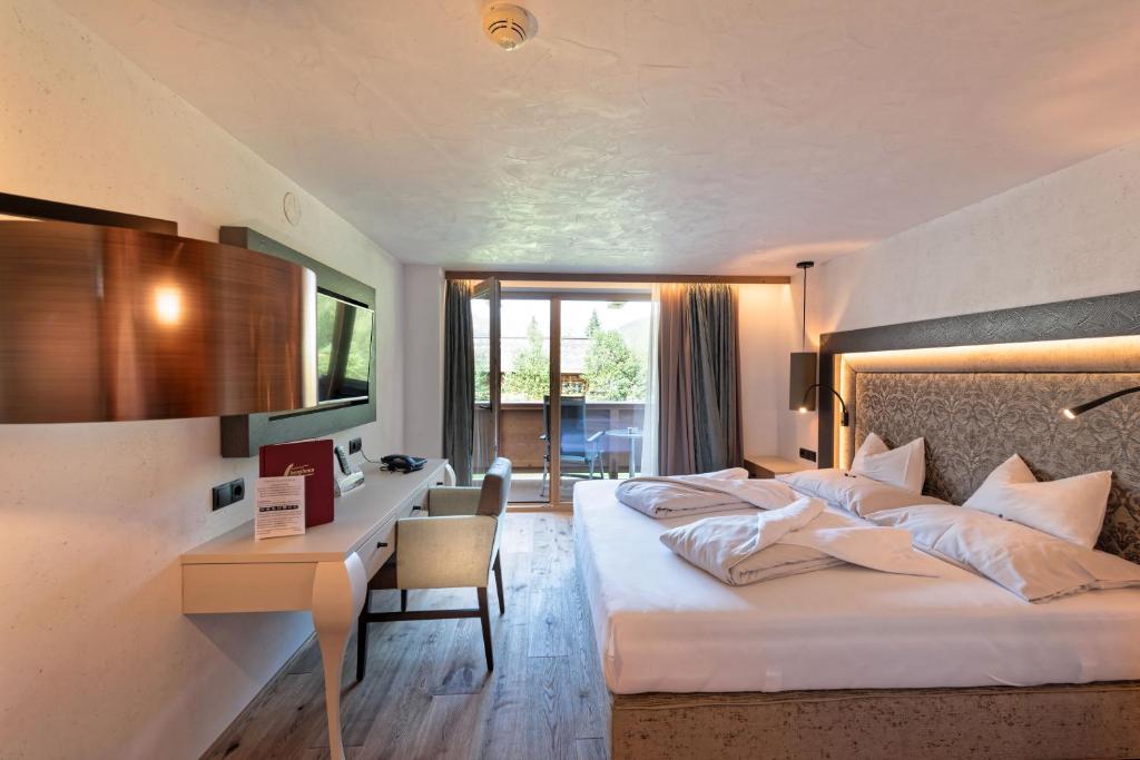 Двухместный (Двухместный номер с 1 кроватью и балконом) отеля Alpinhotel Berghaus, Тукс