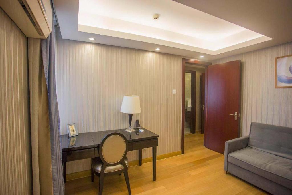 Сьюит (Only for Mainland Chinese Citizens with Chinese ID Card - Executive Three Bedrooms Suite) отеля Beijing Guangyao Service Apartments, Пекин