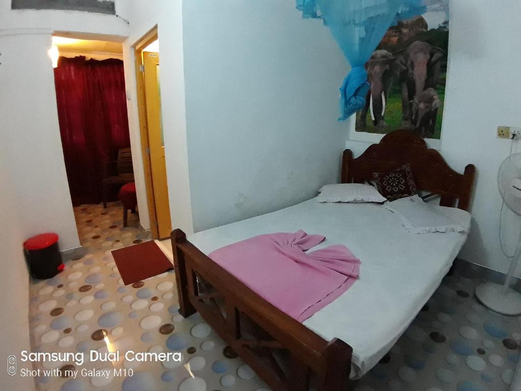 Двухместный (Двухместный номер с 1 кроватью) гостевого дома Dilshan Guest, Полоннарува