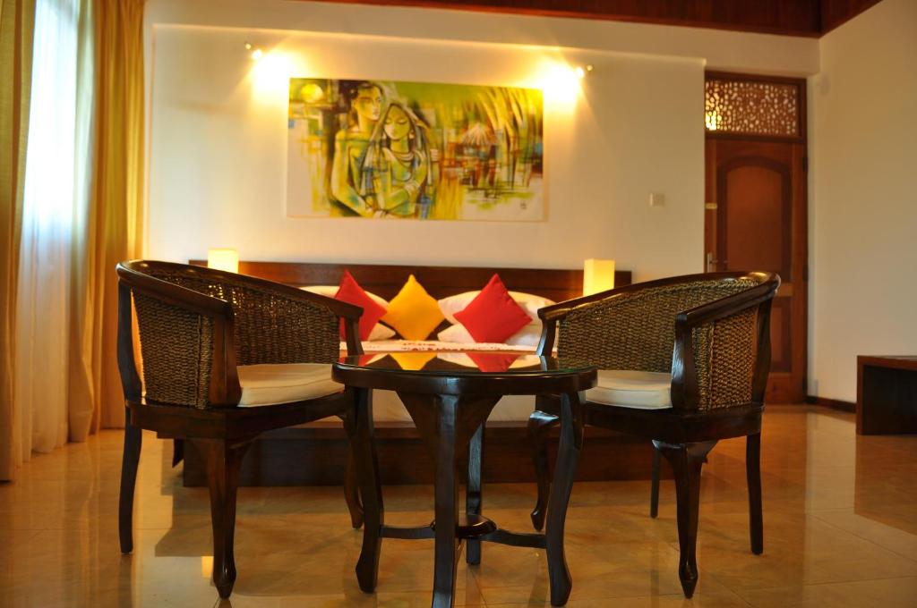 Трехместный (Люкс с видом на горы) отеля Amaara Sky Hotel Kandy, Канди