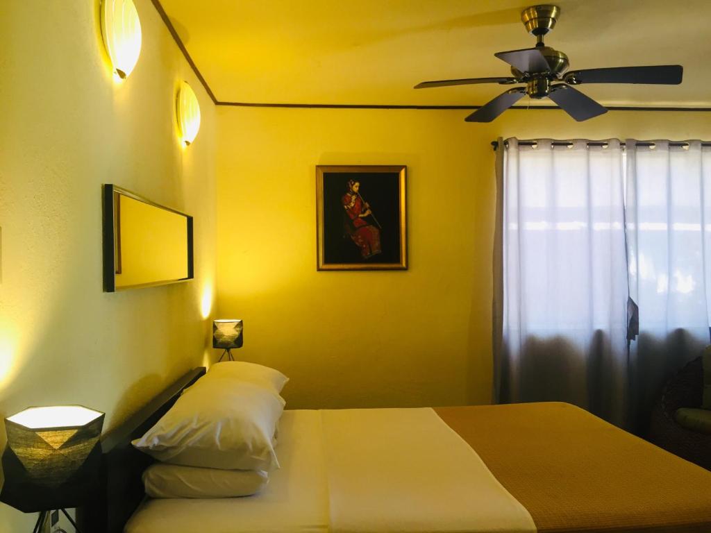 Двухместный (Двухместный номер Делюкс с 1 кроватью и видом на море) курортного отеля Angelina Beach, Малапаскуа