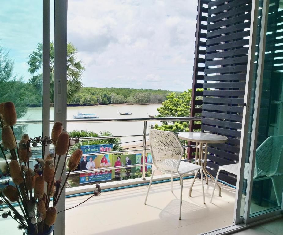 Двухместный (Улучшенный двухместный номер с 1 кроватью) отеля Krabi River View Hotel, Краби