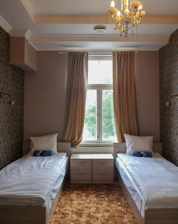 Номер (Односпальная кровать в общем мужском номере) хостела Villa Kadriorg Hostel, Таллин