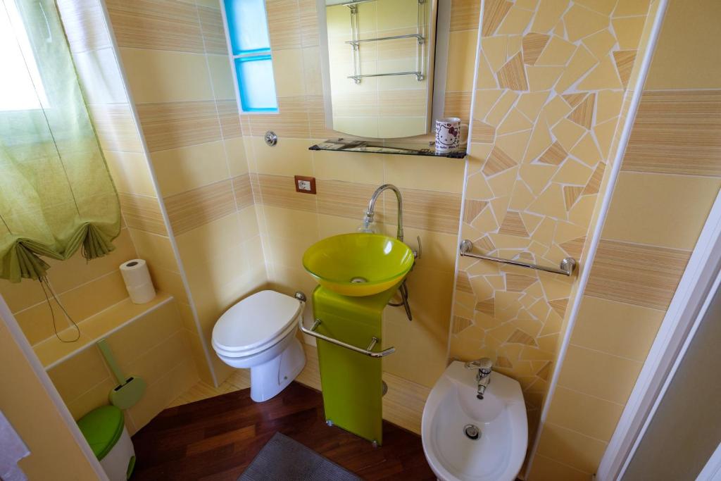 Двухместный (Двухместный номер с 1 кроватью или 2 отдельными кроватями и собственной ванной комнатой) отеля Axia Terme B&B, Витербо
