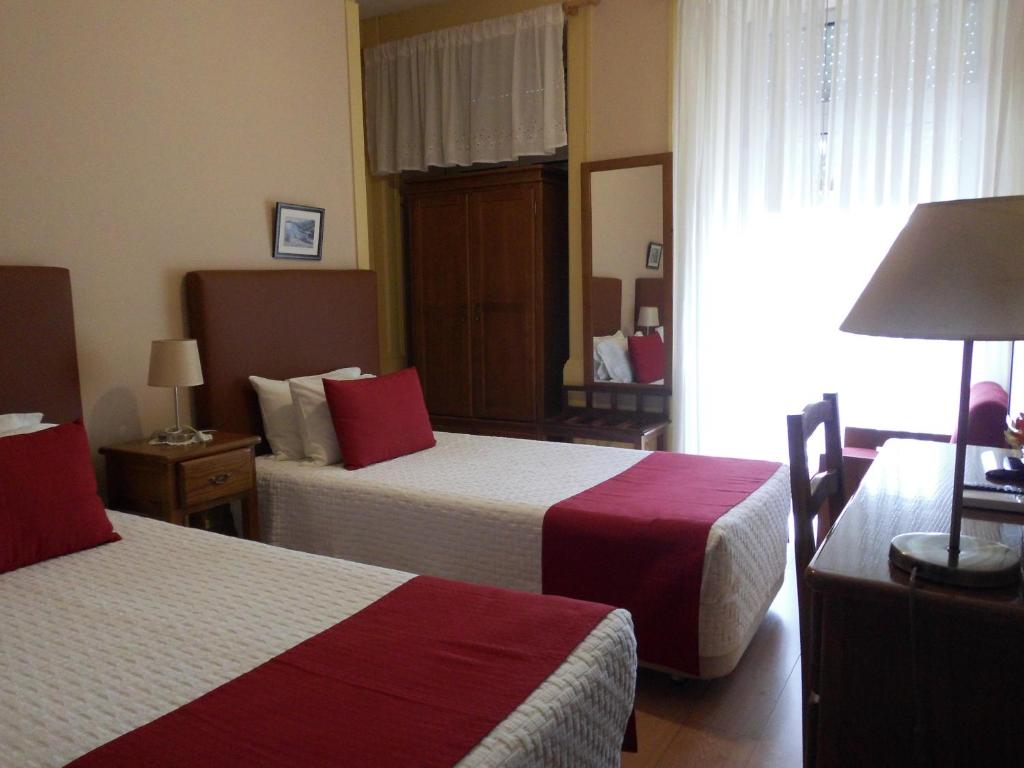 Двухместный (Двухместный номер с 2 отдельными кроватями) отеля Hotel Larbelo, Коимбра