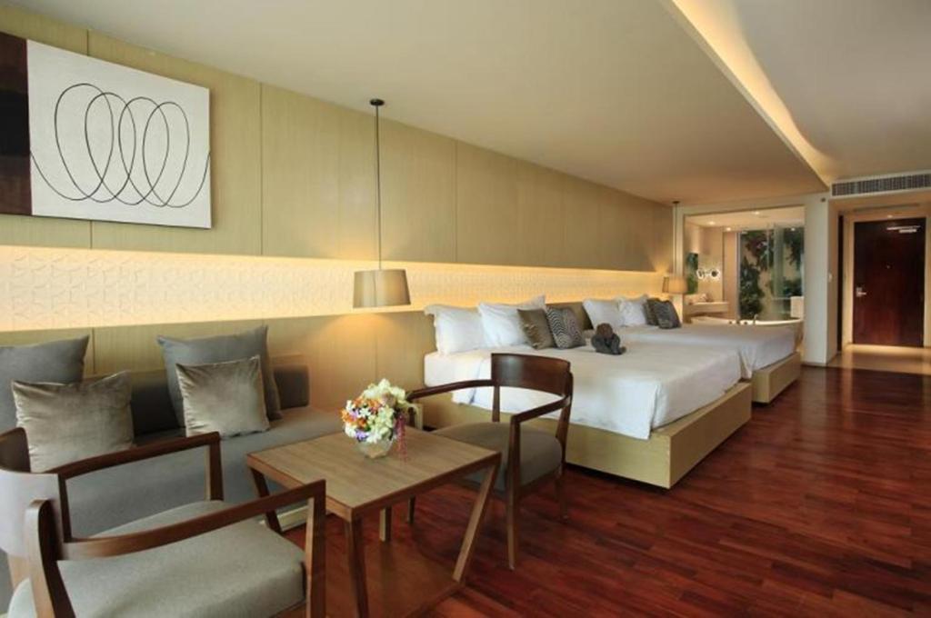 Двухместный (Номер «Гранд» Делюкс Sunset) курортного отеля Phuket Graceland Resort and Spa, Пхукет