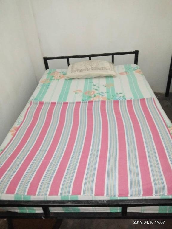 Номер (Односпальная кровать в общем номере для мужчин и женщин) отеля Thirumalai Park, Нилавели