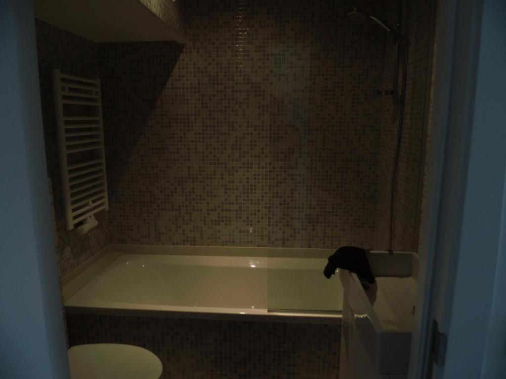 Двухместный (Двухместный номер с 1 кроватью или 2 отдельными кроватями и ванной) гостевого дома Quarante Cinq, Гент