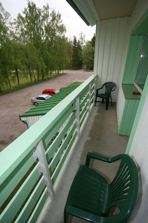 Двухместный (Двухместный номер с 2 отдельными кроватями и балконом) отеля Hotell Sõnajala, Кярдла