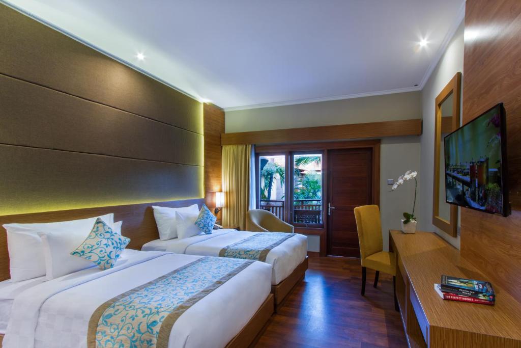 Двухместный (Номер «Премьер» с видом на бассейн) отеля Adhi Jaya Hotel, Кута