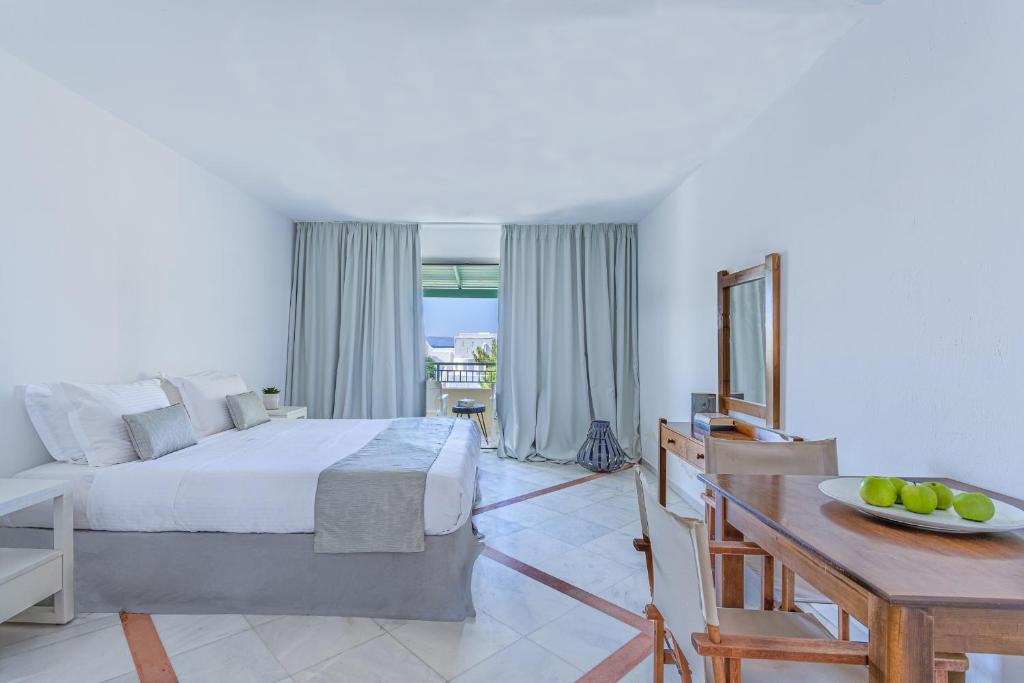 Апартаменты (Номер «Комфорт» с 2 спальнями (для 2 взрослых и 4 детей до 12 лет)) отеля Knossos Beach Bungalows & Suites, Коккини-Хани