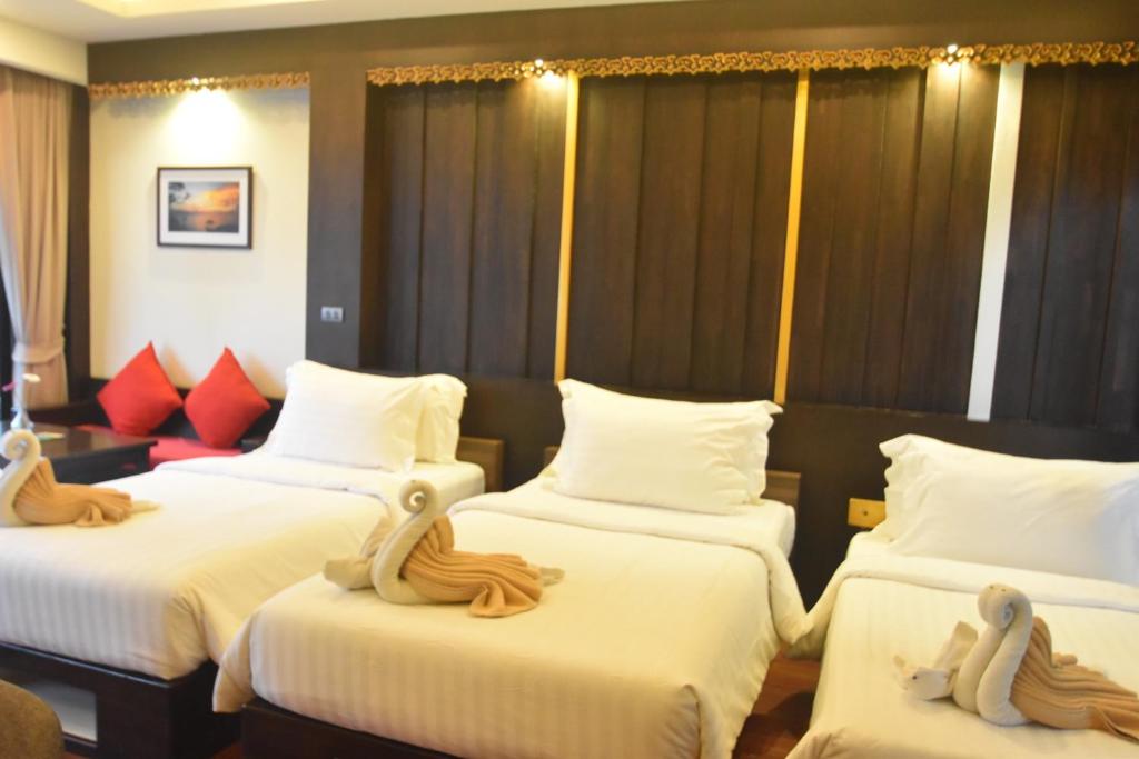 Трехместный (Улучшенный трехместный номер) курортного отеля Simple Life Cliff View Resort, Ко Тао