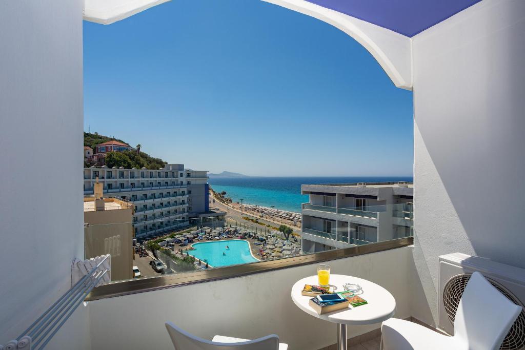 Двухместный (Двухместный номер с 2 отдельными кроватями и видом на море) отеля Kipriotis Hotel, Родос