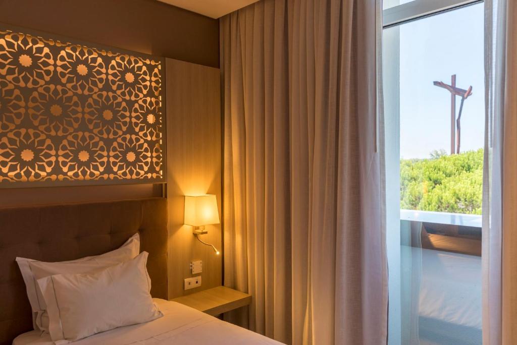 Двухместный (Deluxe Twin Room with Sanctuary view) отеля Hotel Estrela De Fatima, Фатима
