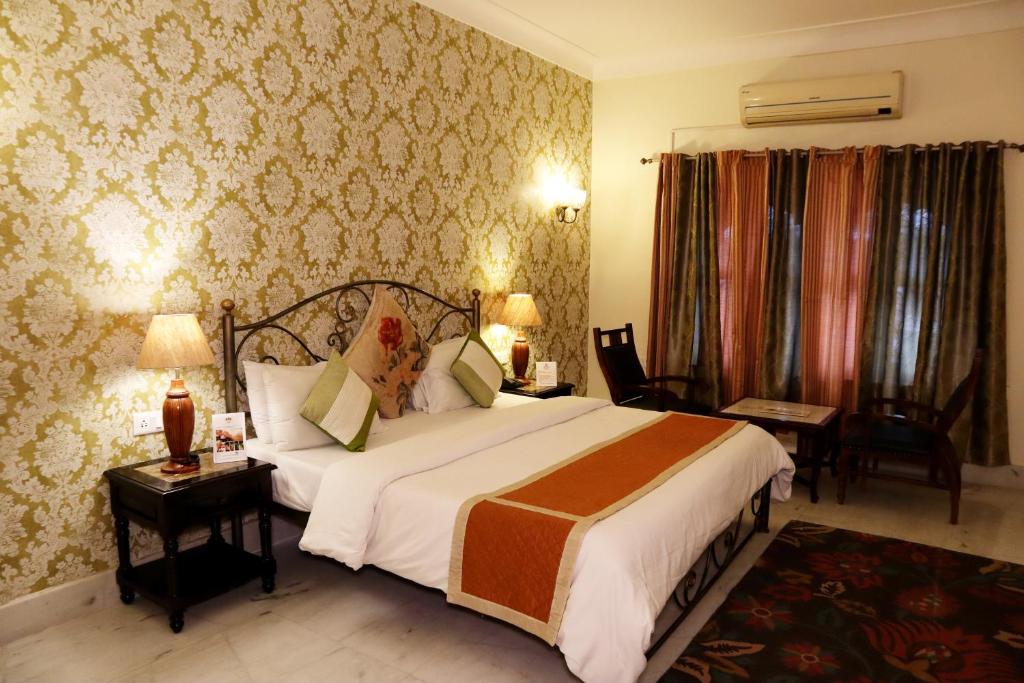 Двухместный (Deluxe Double or Twin Room - Free Parking + Wifi + Early Check in upto 8 am), Suryaa Villa - A City Centre Hotel