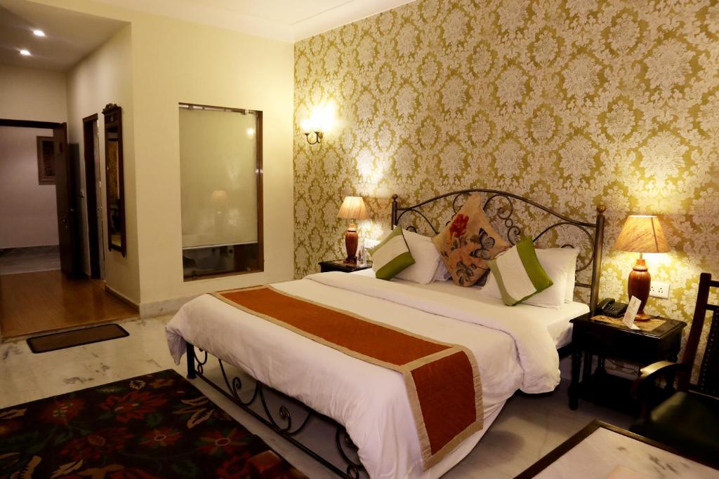 Двухместный (Deluxe Double or Twin Room - Free Parking + Wifi + Early Check in upto 8 am), Suryaa Villa - A City Centre Hotel