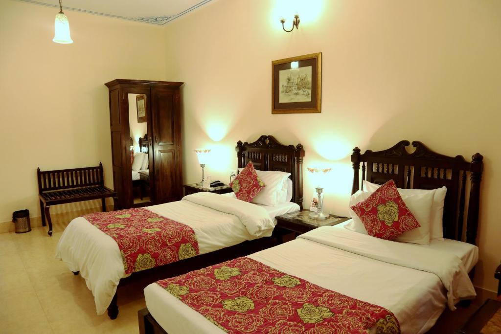 Двухместный (Junior Suite : Free Parking + Wifi + Early Check in upto 8 am), Suryaa Villa - A City Centre Hotel