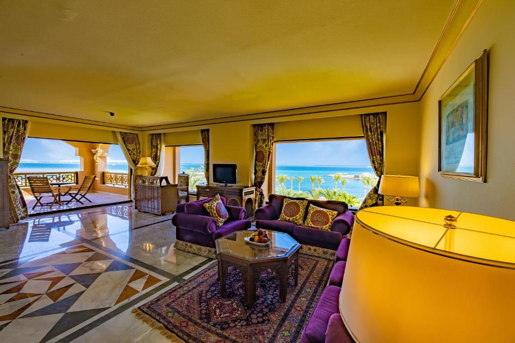 Сьюит (Президентский люкс с видом на море) курортного отеля Continental Hotel Hurghada, Хургада