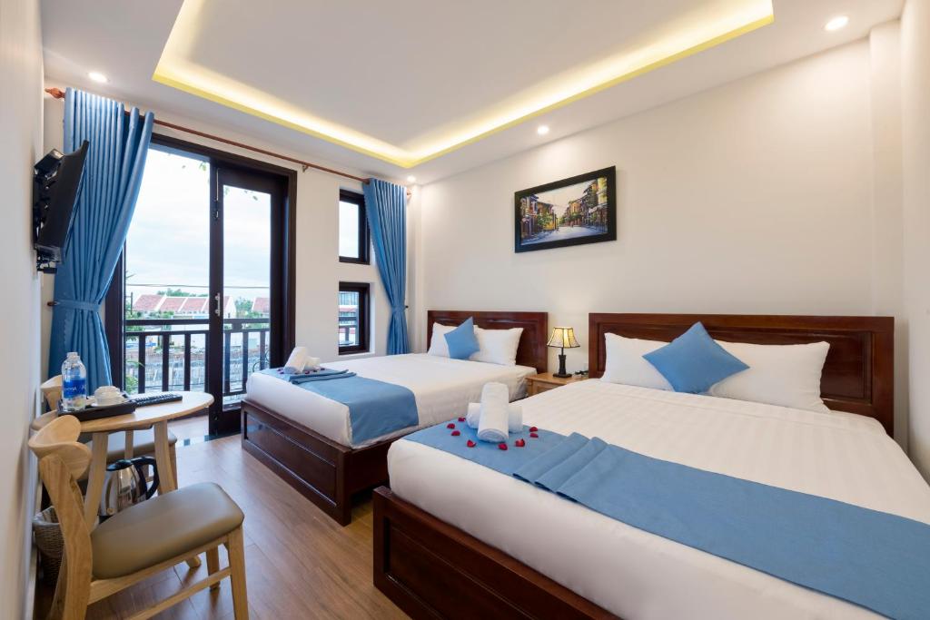 Двухместный (Двухместный номер Делюкс с 1 кроватью и балконом) семейного отеля Hoi An Impression Homestay, Хойан