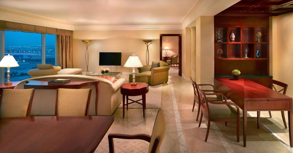 Сьюит (Представительский люкс Emiri) отеля Grand Hyatt Dubai, Дубай