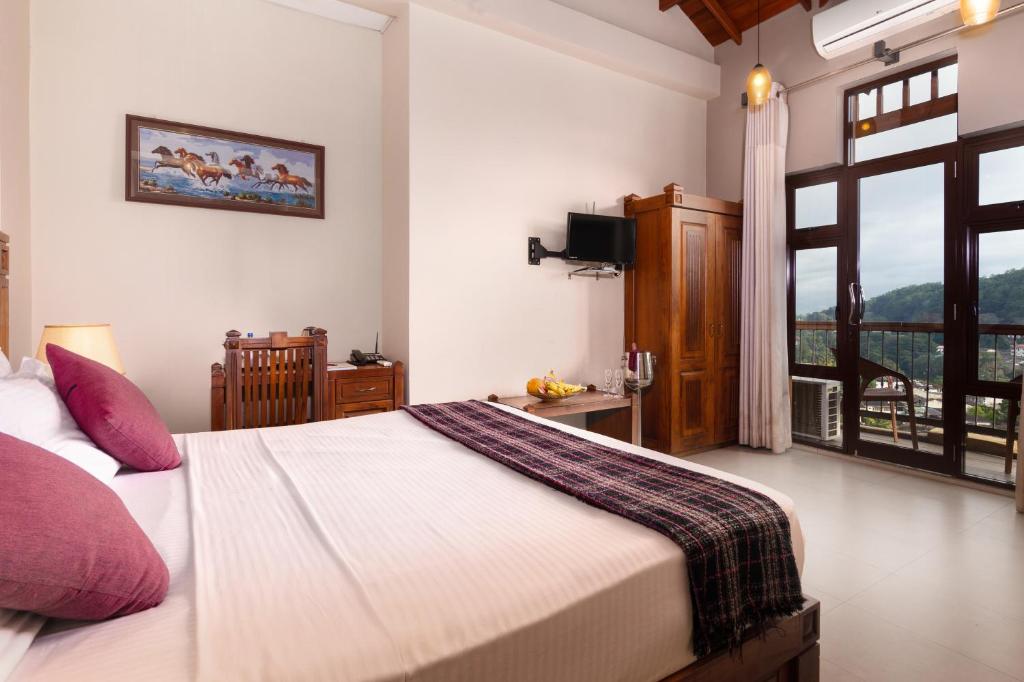 Двухместный (Улучшенный двухместный номер с 1 кроватью) отеля Piumara Residence, Канди