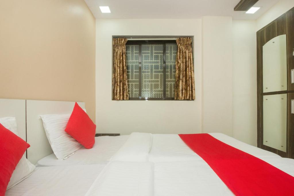 Двухместный (Двухместный номер Делюкс с 1 кроватью и ванной) семейного отеля Nest Inn, Мумбай