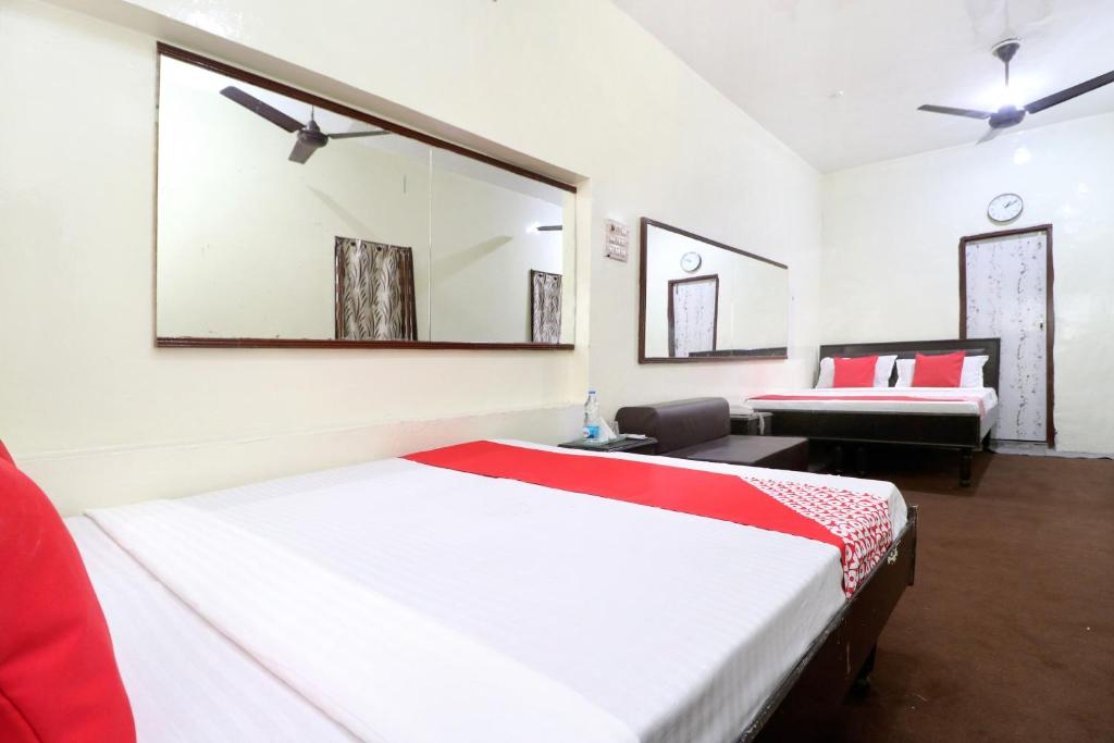 Номер (Общий шестиместный номер для мужчин и женщин) гостевого дома Appna Ghar Hotel, Амритсар