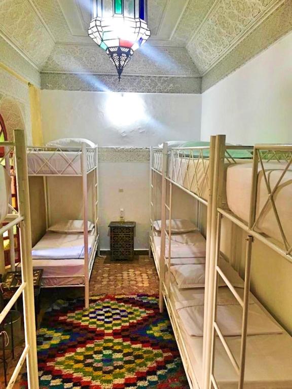 Номер (Спальное место на двухъярусной кровати в общем номере для мужчин и женщин) хостела Riad Dia, Марракеш
