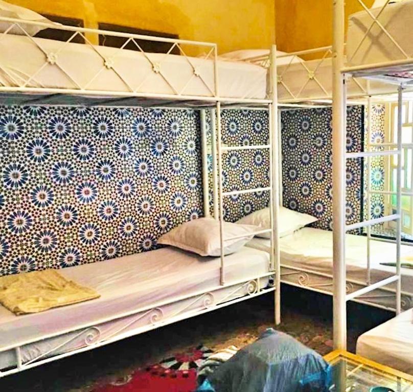 Номер (Кровать в общем номере для мужчин и женщин с 10 кроватями) хостела Riad Dia, Марракеш