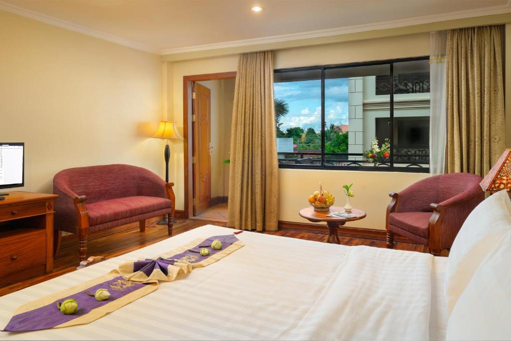 Двухместный (Двухместный номер Делюкс с 1 кроватью или 2 отдельными кроватями и балконом) отеля Dragon Royal Angkor Hotel, Сием Рип