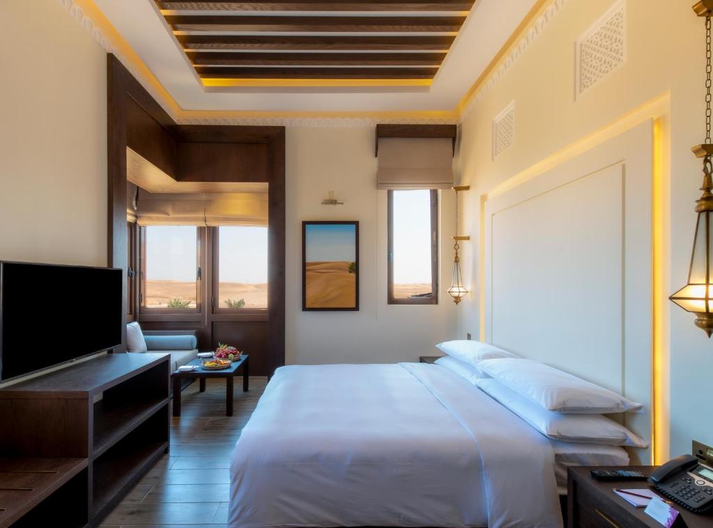 Трехместный (Номер Делюкс «Гранд» с кроватью размера «king-size») отеля Mysk Al Badayer Retreat, Шарджа