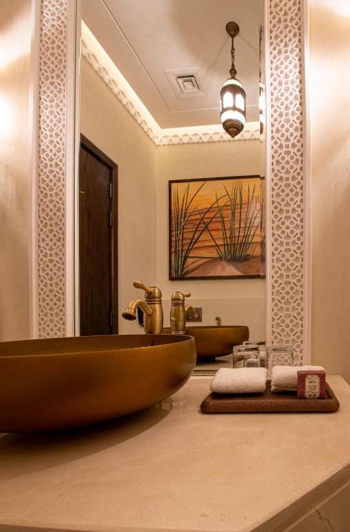 Четырехместный (Шатер с 2 спальнями и собственным бассейном) отеля Mysk Al Badayer Retreat, Шарджа