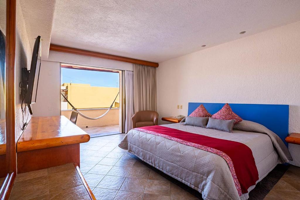 Двухместный (Номер «Джуниор» с кроватью размера «king-size») отеля Hotel Los Patios, Кабо-Сан-Лукас