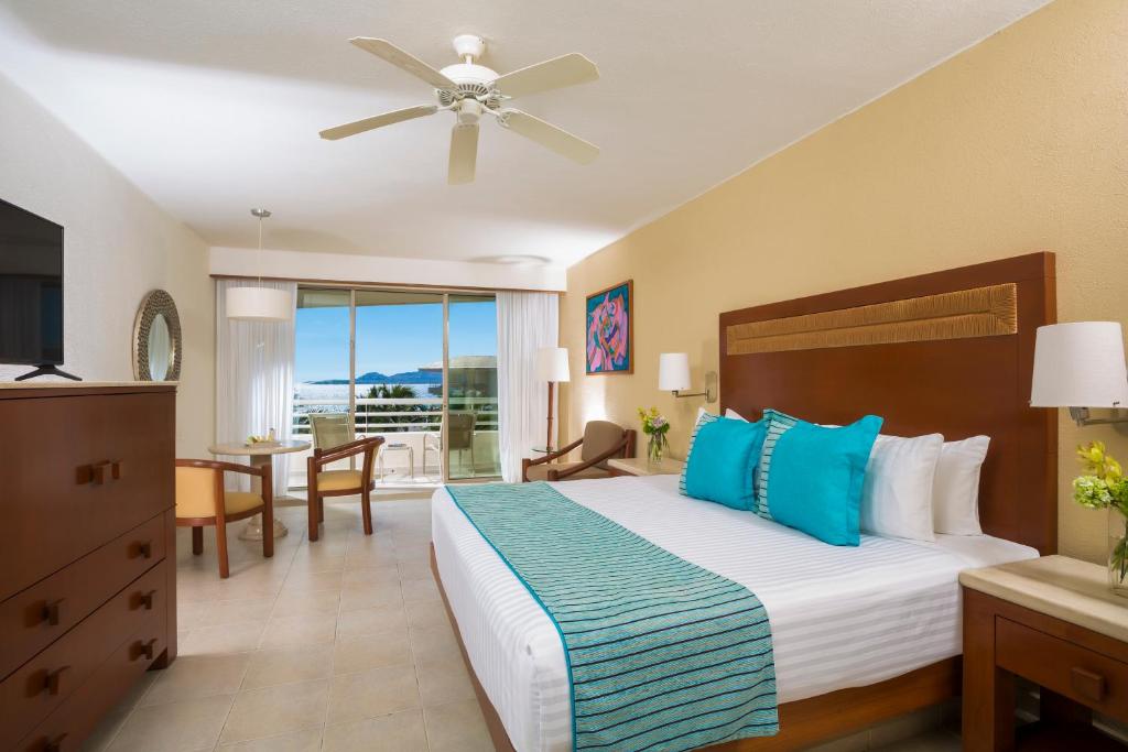 Двухместный (Улучшенный двухместный номер на этаже «Премиум» с 1 кроватью и видом на пляж) курортного отеля Barceló Gran Faro Los Cabos, Сан-Хосе-дель-Кабо