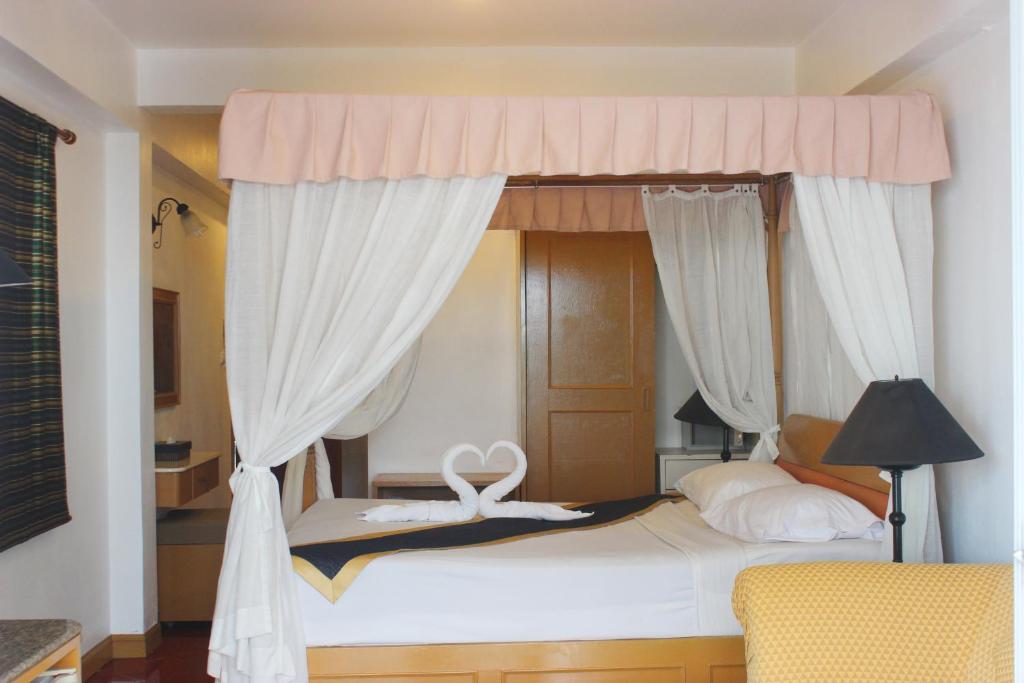 Двухместный (Стандартный двухместный номер с 1 кроватью и видом на горы) отеля Orchid Hotel and Spa Kalim Bay, Пхукет