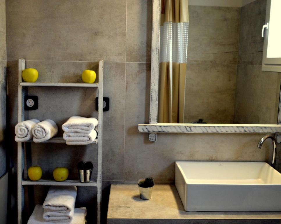 Двухместный (Бюджетный двухместный номер с 1 кроватью) апарт-отеля Ammos Luxury Suites, Лакония