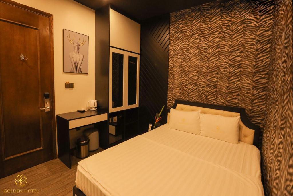Двухместный (Улучшенный двухместный номер с 1 кроватью) отеля Golden Hotel 2, Ханой