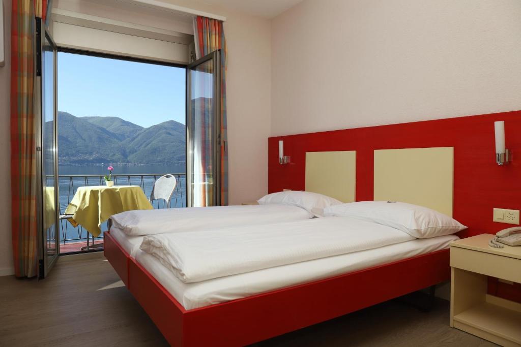 Двухместный (Двухместный номер «Панорама» с 1 кроватью, балконом и видом на озеро) отеля Hotel Arancio, Аскона