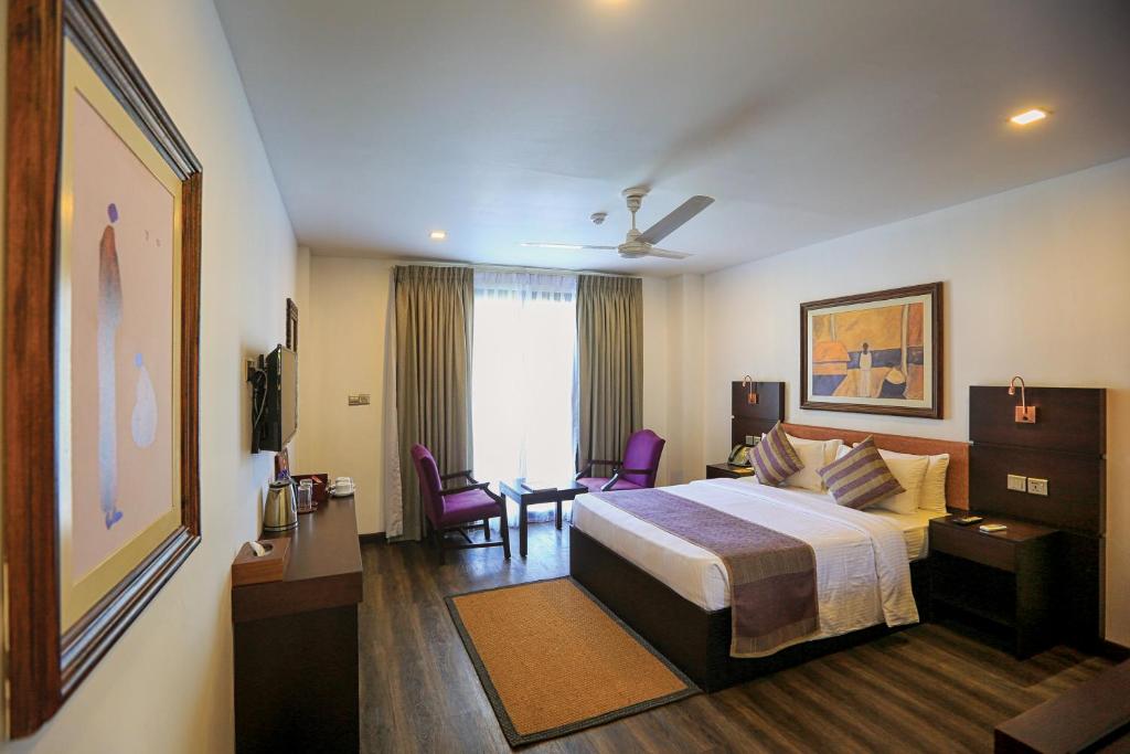 Двухместный (Staycation Offer: Deluxe Double Room (Early Check-in (10am) & Late Check-out (4pm) on Availability Basis and 10% off on F&B)) курортного отеля FOX Resorts - Jaffna, Джафна