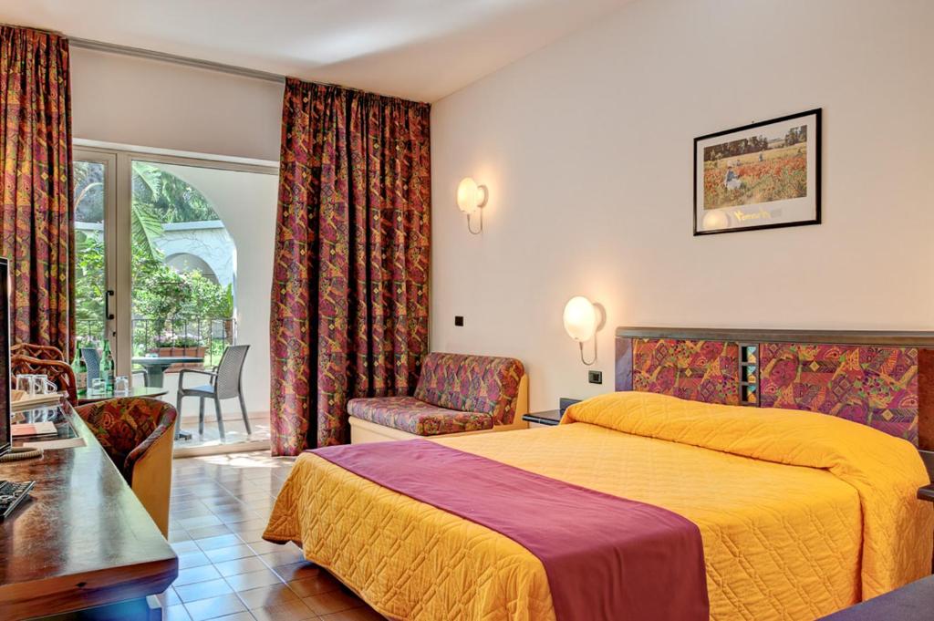 Двухместный (Стандартный двухместный номер с 1 кроватью или 2 отдельными кроватями и балконом) отеля Hotel Olimpo le Terrazze, Летоянни